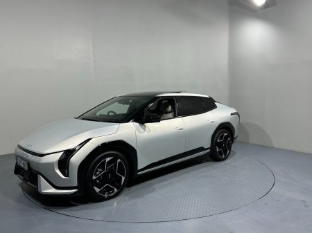 2025 Kia EV4 - thumbnail 3