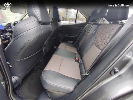 2025 Toyota Yaris Cross - thumbnail 8