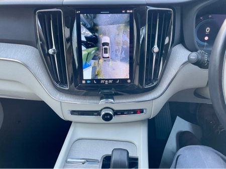 2023 Volvo XC60 - thumbnail 11