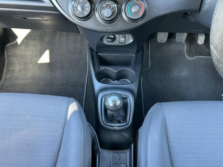 2016 Toyota Yaris - thumbnail 13