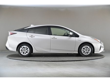 2017 Toyota Prius - thumbnail 12