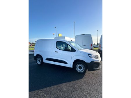 2025 Peugeot Partner PRO PLUS 1.5 HDI 100 65 €25,095