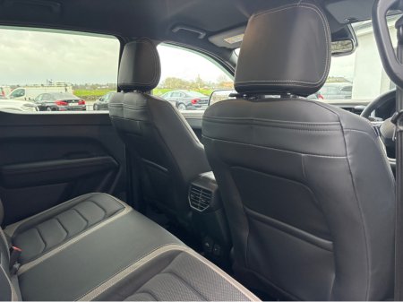 2024 Volkswagen Amarok AVENTURA V6 TDI 4M DC 4MOTION €61,900 thumbnail