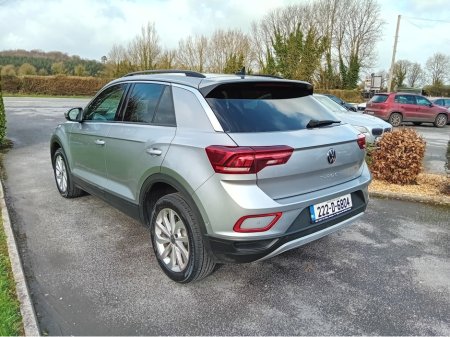 2022 Volkswagen T-Roc LIFE 2.0 TDI MANUAL 6SPEED FWD 116HP 5 5DR thumbnail