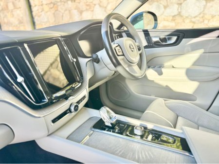 2021 Volvo XC60 B4 INSCRTPTION 5DR AUTO €33,900 thumbnail