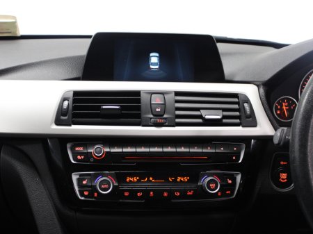 2018 BMW 3 Series - thumbnail 19