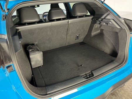 2023 MG 4 Trophy 64kWh Long Range 203PS - Reversing Camera - Sat Nav - Climate Control - Heated Seats - Keyless Start - Apple CarPlay/Android Auto €21,650 thumbnail