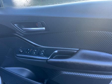 2018 Toyota C-HR 1.8 HYBRID LUNA €18,450 thumbnail