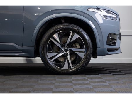 2022 Volvo XC90 PHEV T8 (390hp) R-Design AWD €59,950 thumbnail