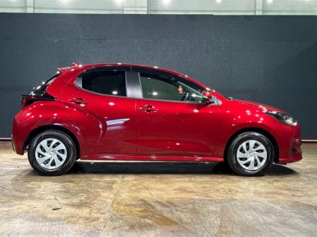 2025 Toyota Yaris - thumbnail 2