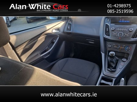 2016 Ford Focus - thumbnail 21