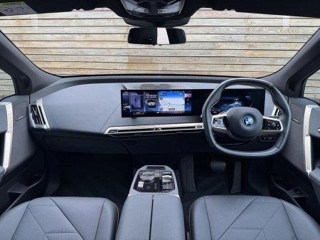 2022 BMW iX - thumbnail 9