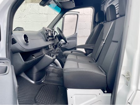 2025 Mercedes-Benz Sprinter - photo 30