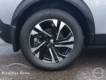 2022 Peugeot 2008 - thumbnail 9