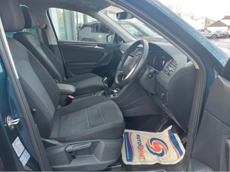 2024 Volkswagen Tiguan - thumbnail 9