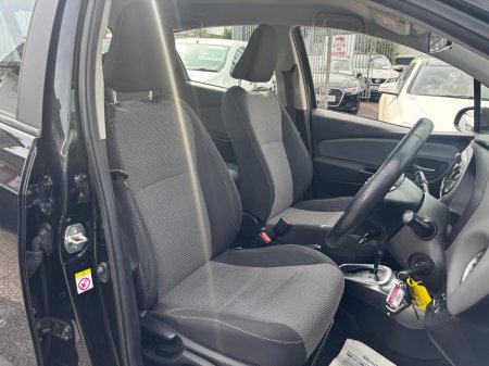 2016 Toyota Yaris - thumbnail 12