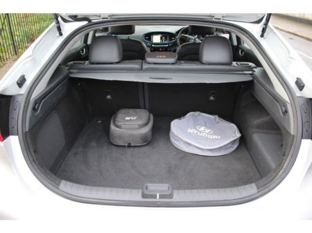 2018 Hyundai Ioniq PREMIUM SE Plug In hybrid €15,950 thumbnail