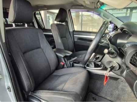 2022 Toyota Hilux - thumbnail 5