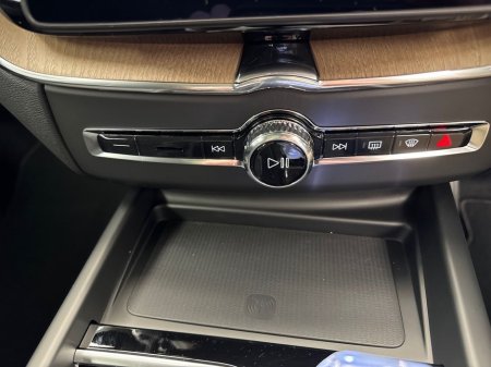 2026 Volvo XC60 T6 PLUS DARK *IN STOCK* €175 PER WEEK ON PCP €77,844 thumbnail