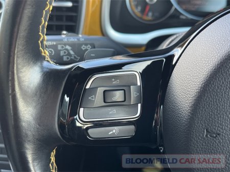 2016 Volkswagen Beetle DUNE EDITION , AUTO // PRISTINE €15,950 thumbnail