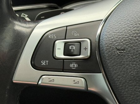 2019 Volkswagen Touareg - thumbnail 23