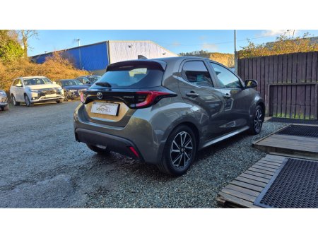 2022 Toyota Yaris 1.5 LUNA SPORT 4DR A €17,500 thumbnail