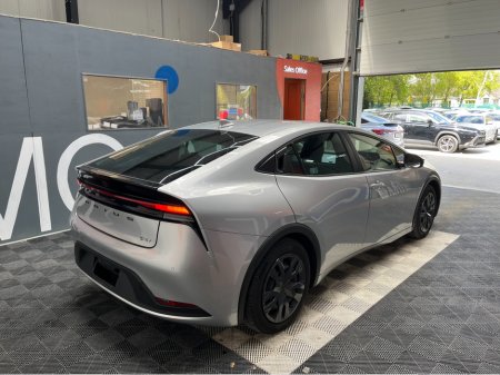 2025 Toyota Prius - photo 2