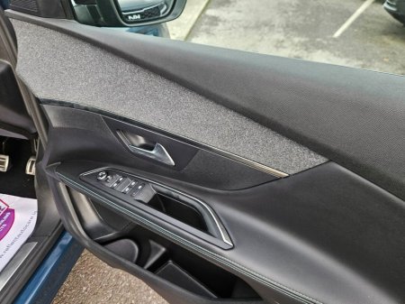 2023 Peugeot 5008 - thumbnail 15