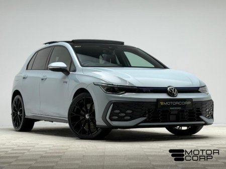 2025 Volkswagen Golf GTE 1.5 PHEV 272HP DSG *PAN ROOF* €47,990 thumbnail
