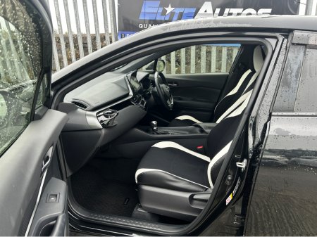 2019 Toyota C-HR Self Charging Hybrid €18,995 thumbnail