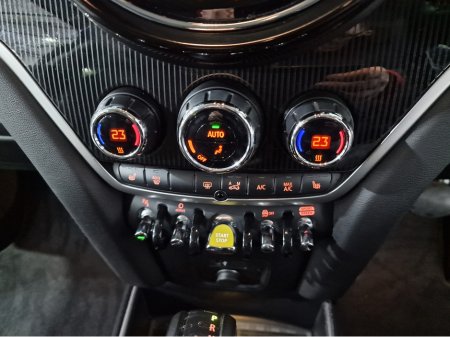 2021 MINI Countryman SE ALL4 EXCLUSIVE (PLUG IN HYBRID) AUTOMATIC **ONE OWNER / HUGE SPEC / APPLE CARPLAY / CRUISE CONTROL / FULL BLACK LEATHER / HEATED FRONT SEATS / REVERSE CAMERA / REAR TINTED GLASS / SAT NAV** €27,900 thumbnail