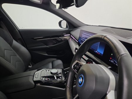 2024 BMW 5 Series - thumbnail 12