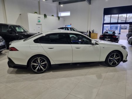 2025 BMW i5 - thumbnail 5