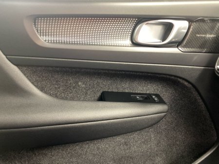 2022 Volvo XC40 - thumbnail 11