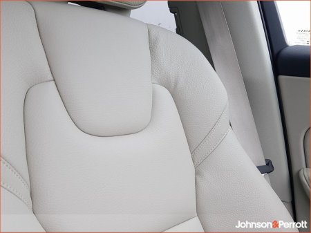 2025 Volvo XC60 T6 350 bhp AWD PHEV Plus Bright (Three Year Volvo Selekt Warranty + Two Year Volvo Service Plan) €67,900 thumbnail