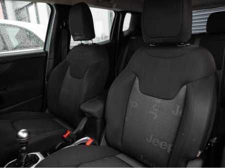 2015 Jeep Renegade - thumbnail 18