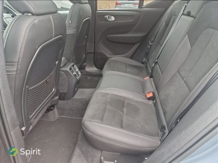 2022 Volvo XC40 - thumbnail 5