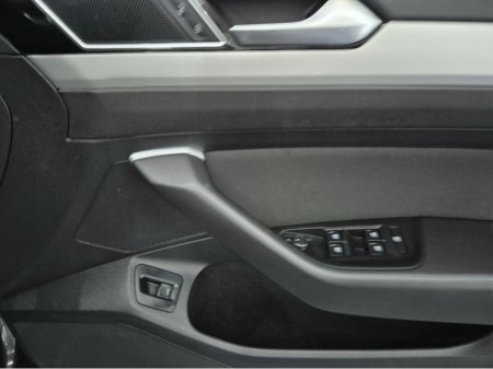 2019 Volkswagen Passat - thumbnail 16