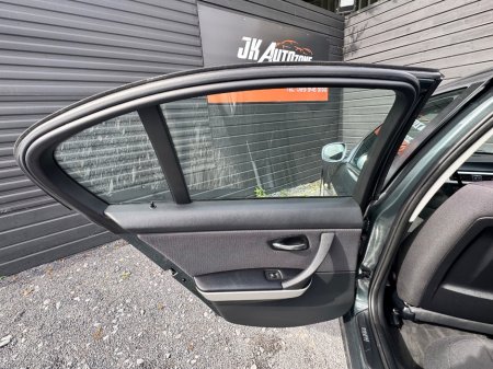 2010 BMW 3 Series - thumbnail 16