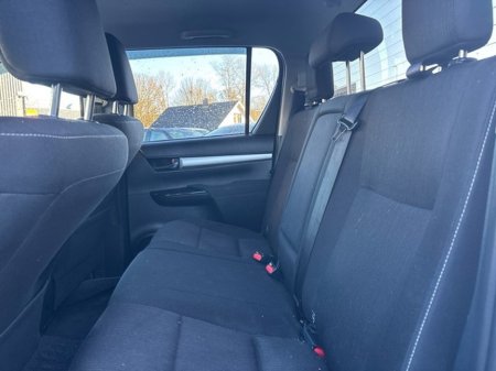 2025 Toyota Hilux FRESH SELECTION OF TRADE-INS HILUX 2.8 SR5 DOUBLE CAB €47,000 thumbnail
