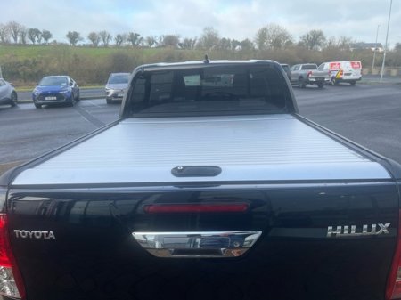 2025 Toyota Hilux 2.4 SR5 D/CAB AUTO €48,950 thumbnail