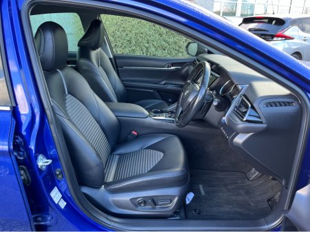 2019 Toyota Camry WS HYBRID AUTOMATIC 2.5 PETROL //HALF LEATHER SEATS//ELECTRIC DRIVERS SEAT//KEYLESS ENTRY//ADAPTIVE CRUISE CONTROL//REVERSE CAMERA// €25,950 thumbnail