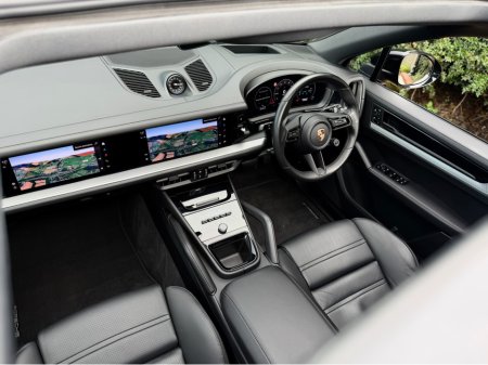 2024 Porsche Cayenne E-HYBRID 5DR AUTO €102,950 thumbnail