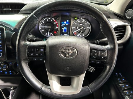 2022 Toyota Hilux Invincible 2.4 D4D Auto Double Cab €36,800 thumbnail