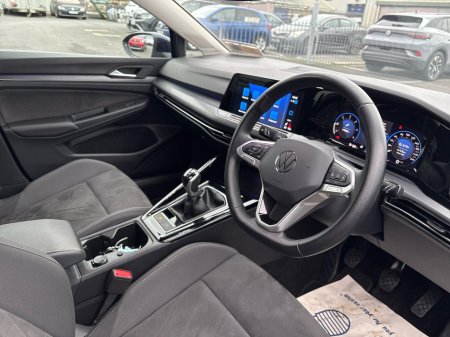2023 Volkswagen Golf 2.0 TDI 115HP Style €29,975 thumbnail