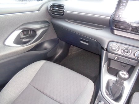 2022 Toyota Yaris 1.0 Luna 4DR thumbnail