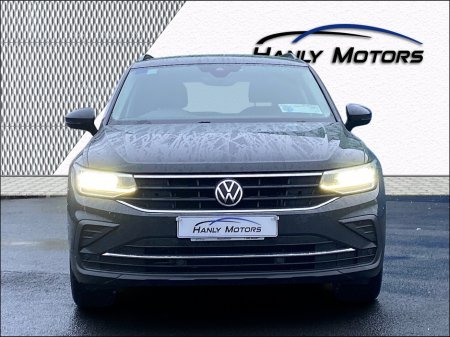 2021 Volkswagen Tiguan LIFE 2.0 TDI MANUAL 6SPEED FWD 122BHP 5 €24,450 thumbnail