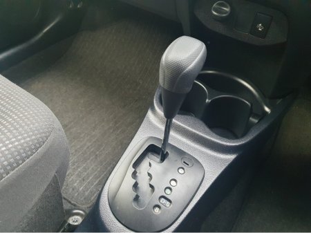 2018 Toyota Yaris - thumbnail 14