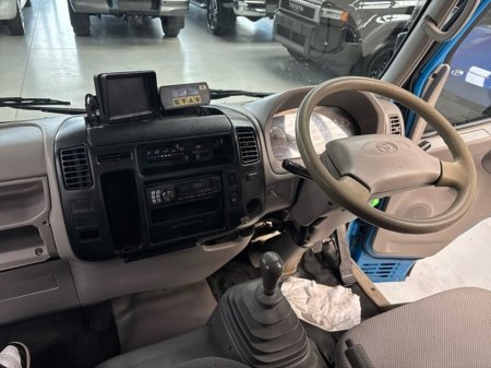 2011 Toyota Dyna - thumbnail 8