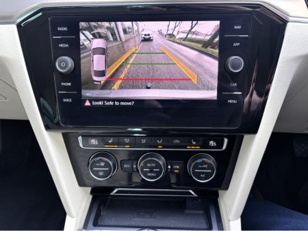 2019 Volkswagen Passat R-LINE 2.0 TDI MANUAL 150HP 4DR €23,950 thumbnail